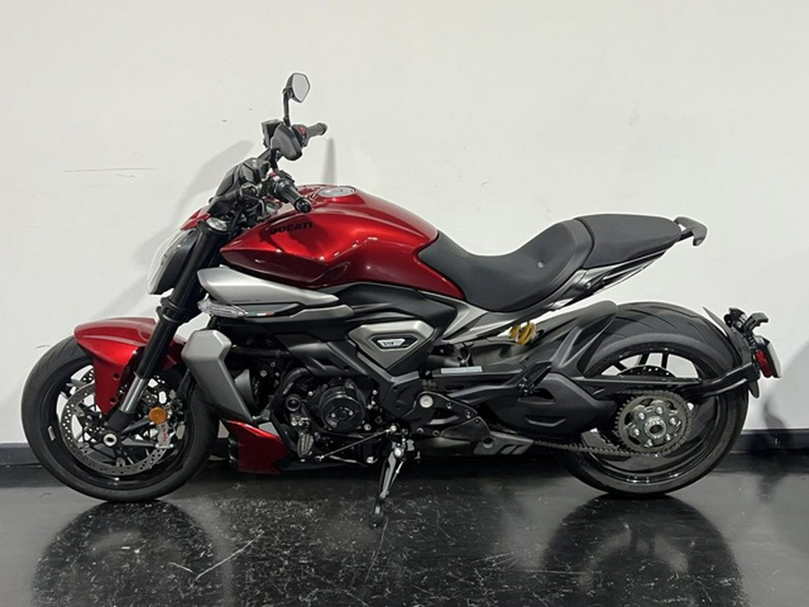 2026 Ducati XDiavel V4 Burning Red