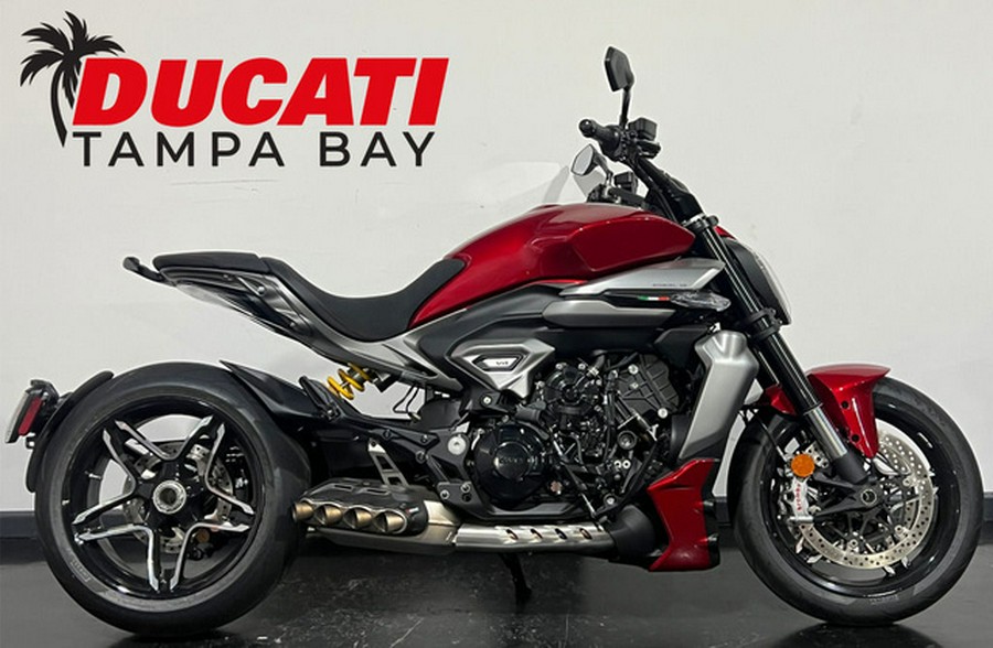 2026 Ducati XDiavel V4 Burning Red