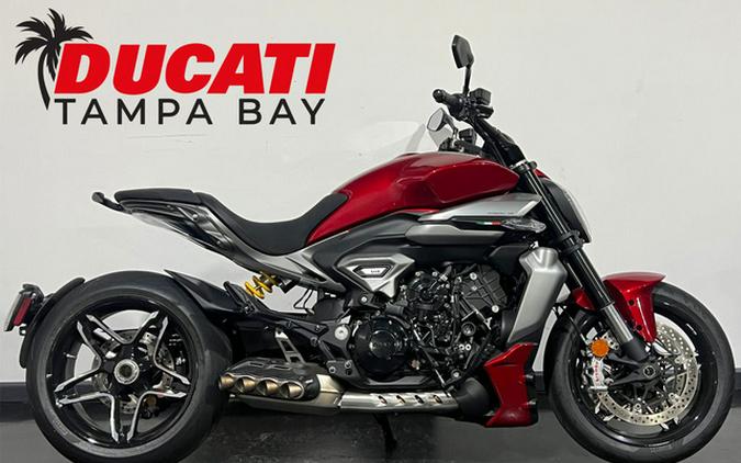 2026 Ducati XDiavel V4 Burning Red