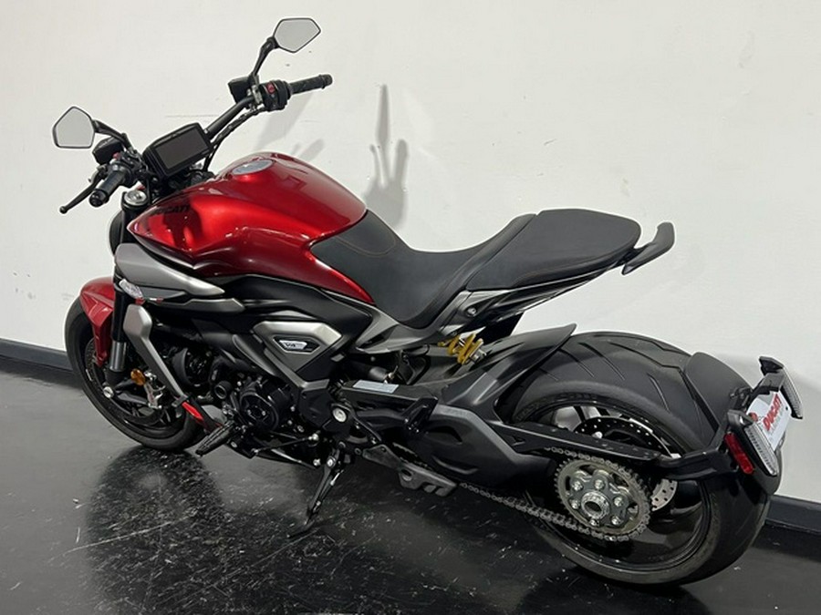2026 Ducati XDiavel V4 Burning Red
