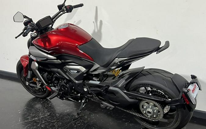 2026 Ducati XDiavel V4 Burning Red