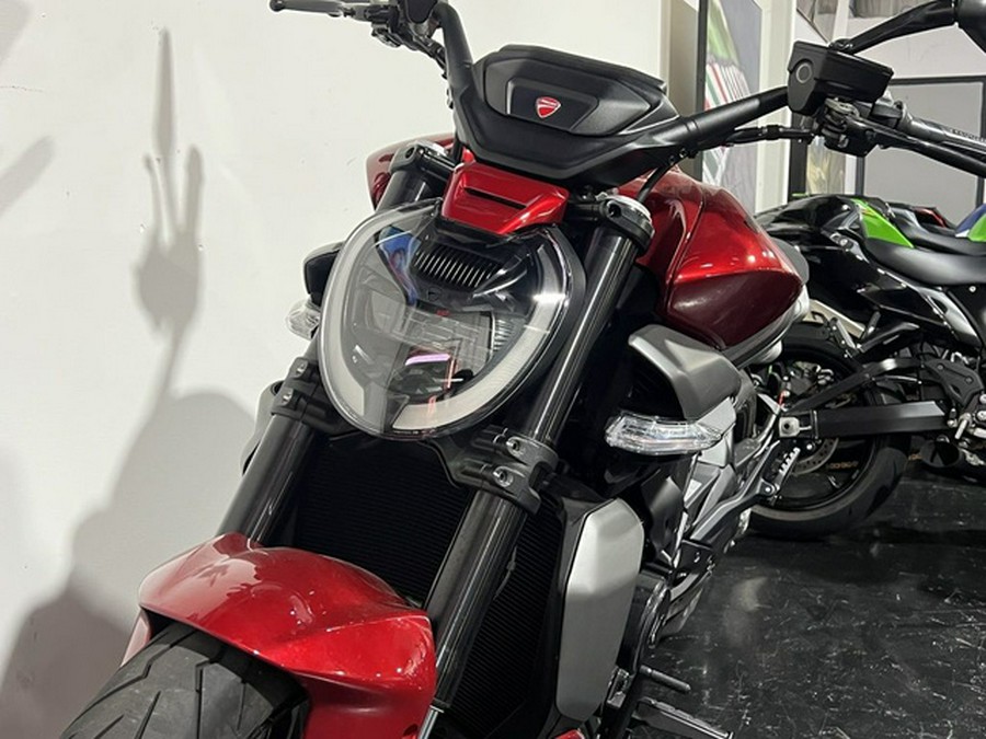 2026 Ducati XDiavel V4 Burning Red