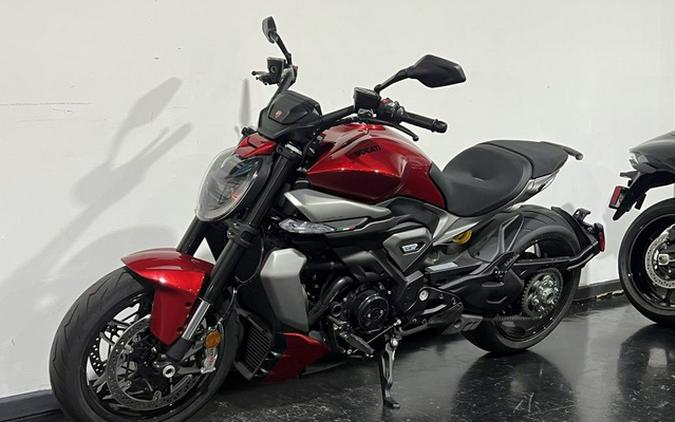 2026 Ducati XDiavel V4 Burning Red