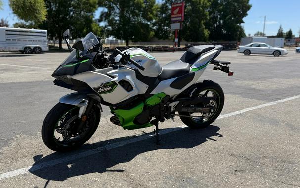 2024 Kawasaki NINJA 7 HYBRID