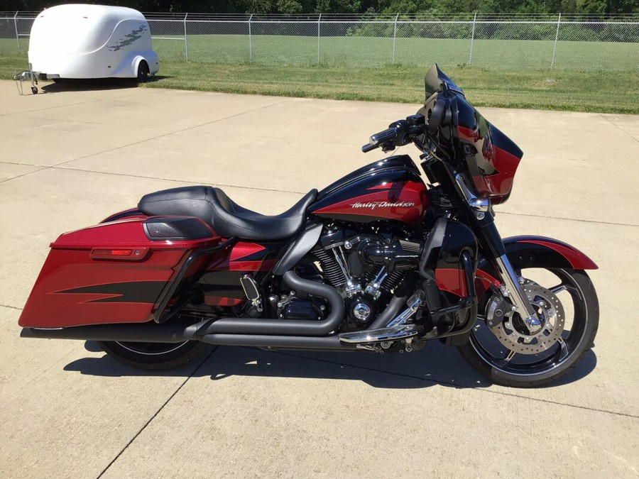 2017 FLHXSE CVO™ Street Glide®