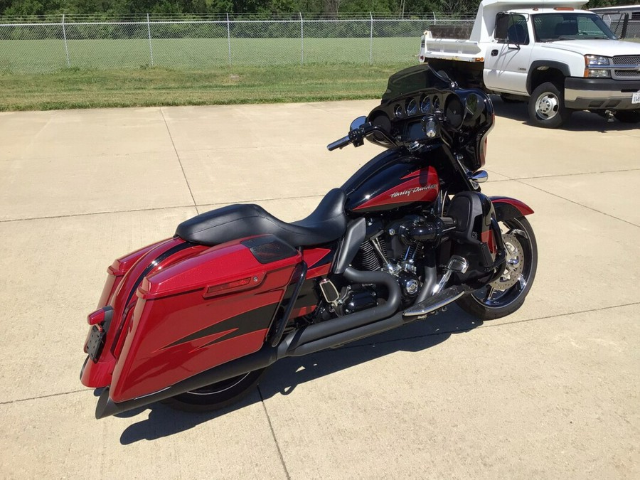 2017 FLHXSE CVO™ Street Glide®