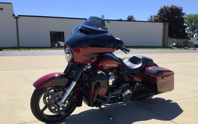 2017 FLHXSE CVO™ Street Glide®