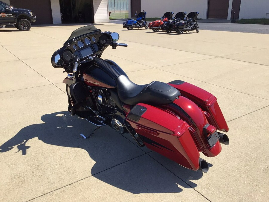 2017 FLHXSE CVO™ Street Glide®