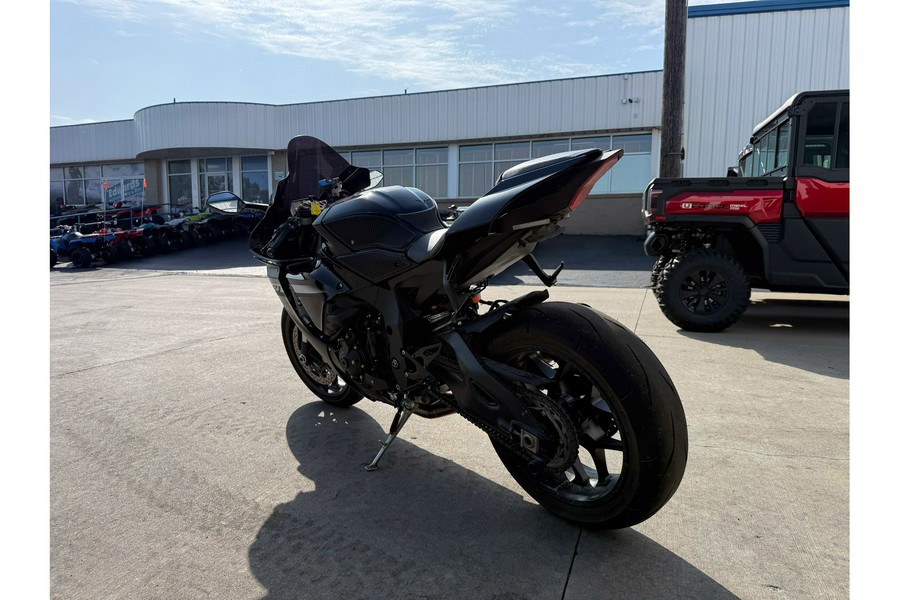 2024 YZF-R1 - Yamaha