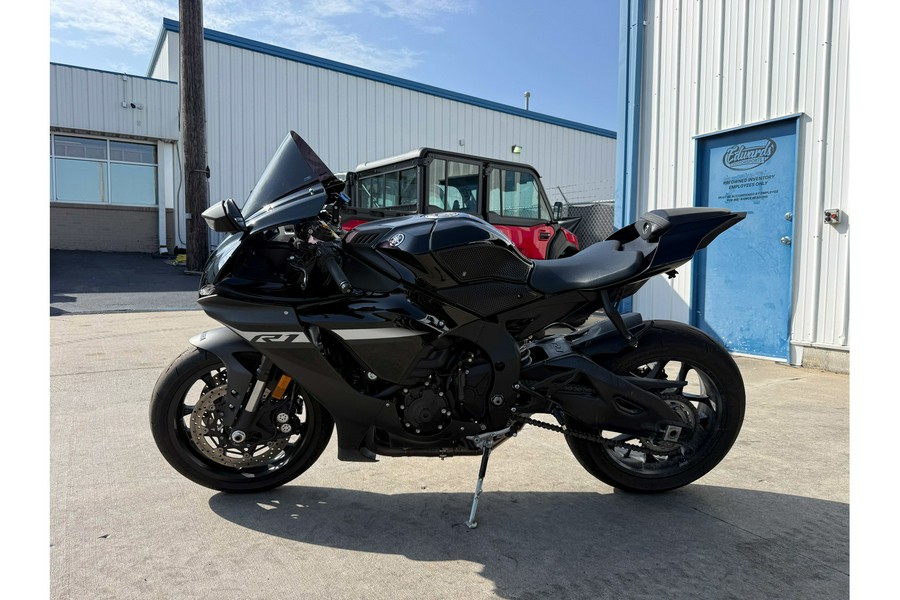 2024 YZF-R1 - Yamaha