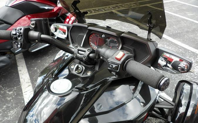 2016 Can-Am Spyder F3 T 6-Speed Semi-Automatic (SE6) Radio