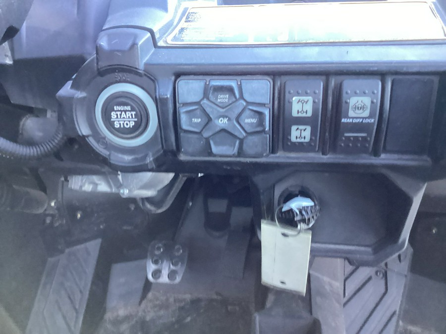 2023 Can-Am Commander XT 700