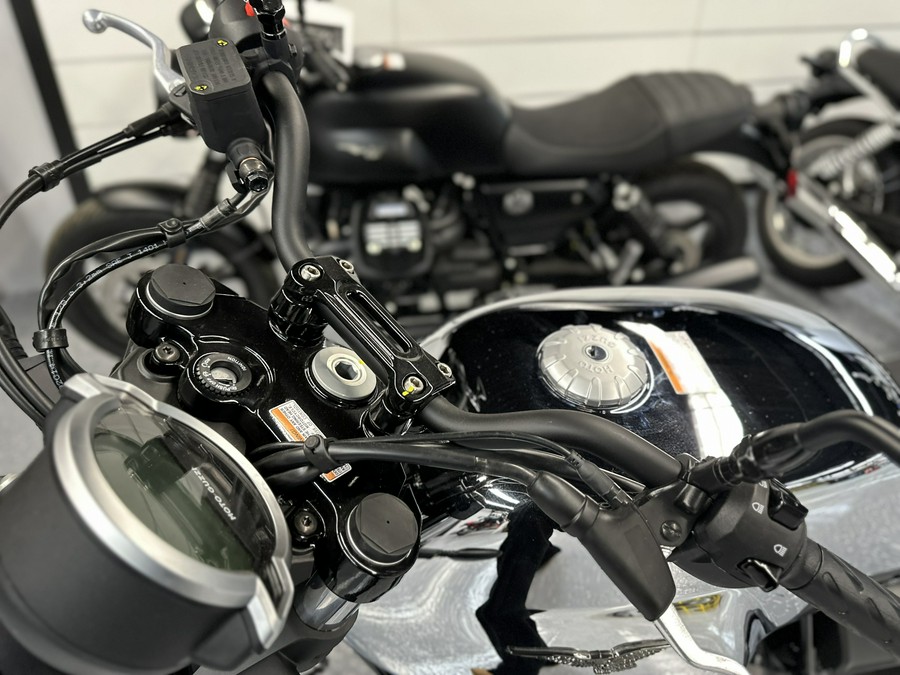 2025 Moto Guzzi V7 Stone Chrome