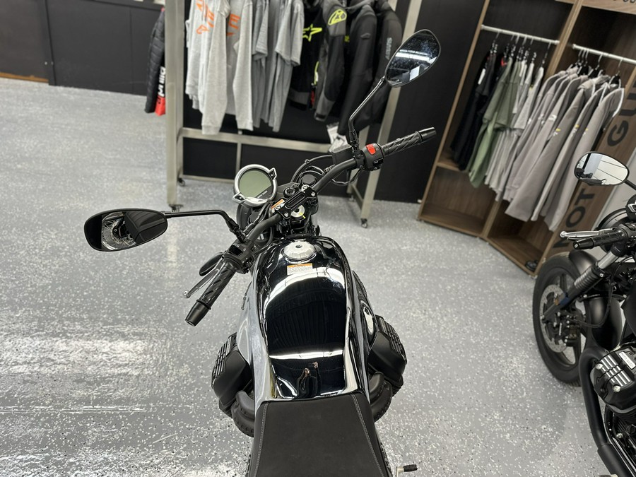 2025 Moto Guzzi V7 Stone Chrome