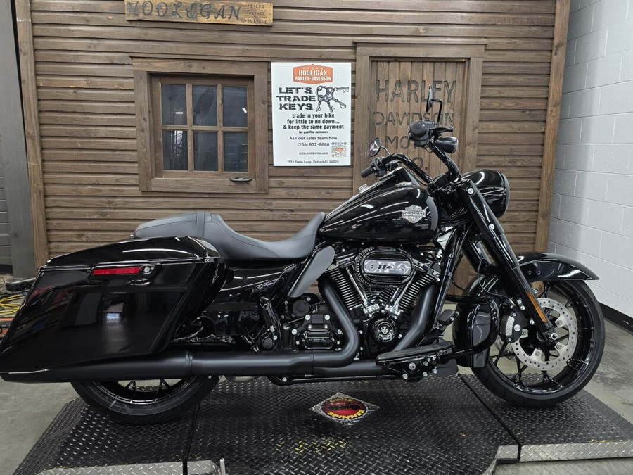 2025 Harley-Davidson® Road King™ Special – Blacked-Out Touring