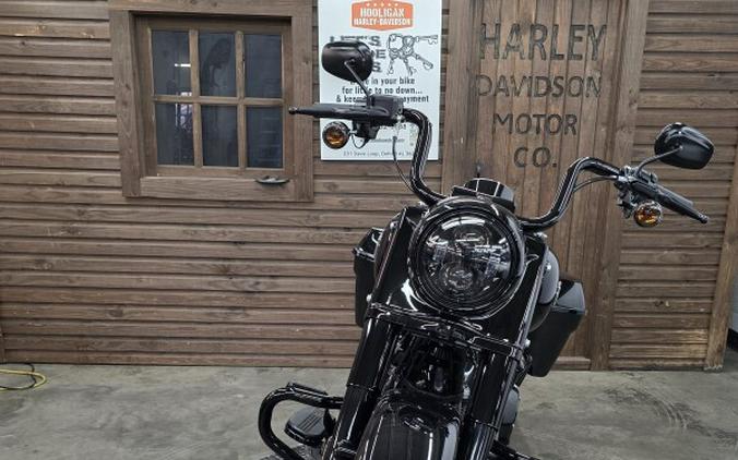 2025 Harley-Davidson® Road King™ Special VIVID BLACK/BLK TRIM