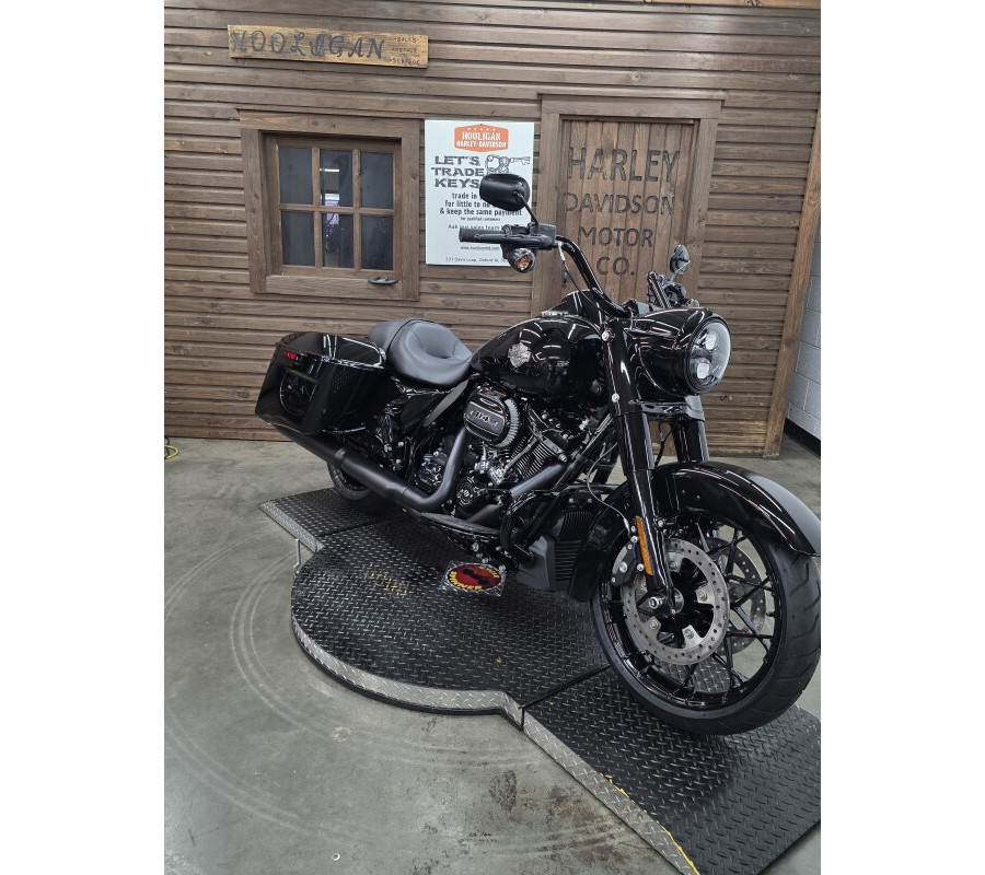 2025 Harley-Davidson® Road King™ Special – Blacked-Out Touring