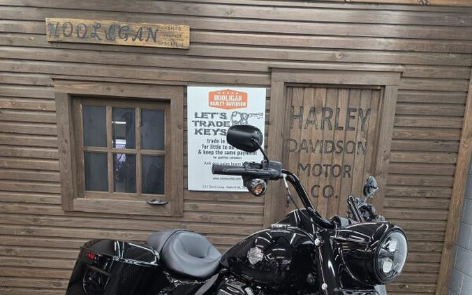 2025 Harley-Davidson® Road King™ Special VIVID BLACK/BLK TRIM