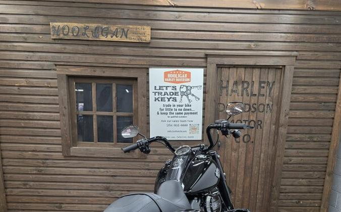 2025 Harley-Davidson® Road King™ Special VIVID BLACK/BLK TRIM