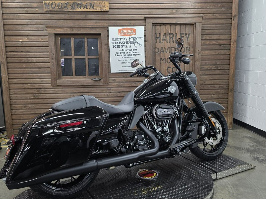 2025 Harley-Davidson® Road King™ Special – Blacked-Out Touring