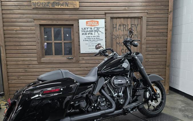 2025 Harley-Davidson® Road King™ Special VIVID BLACK/BLK TRIM