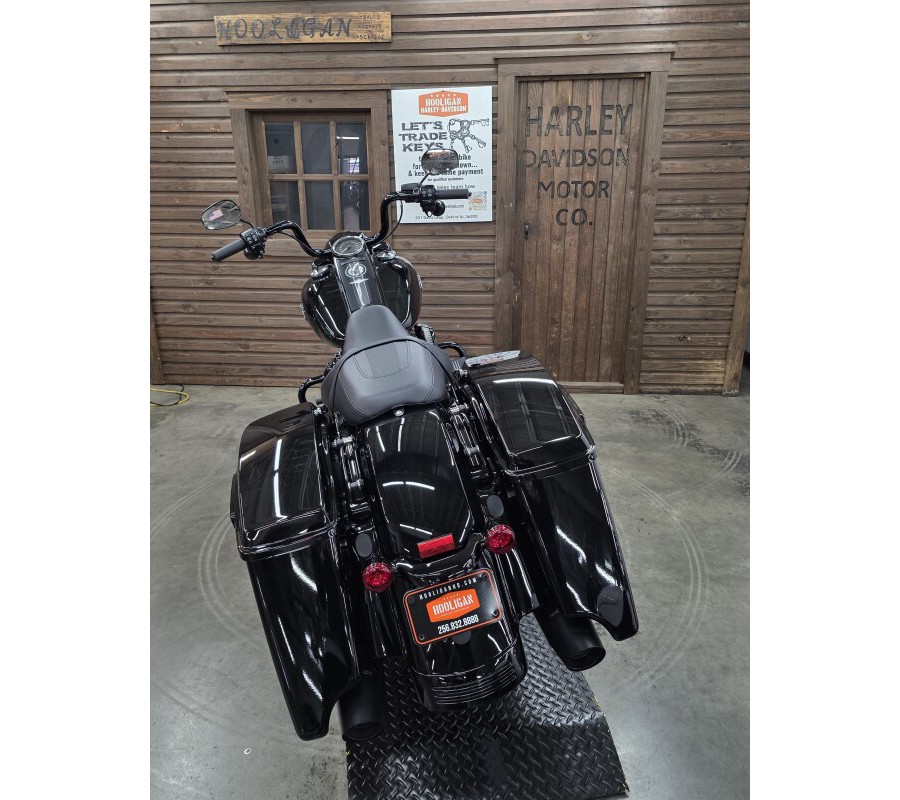 2025 Harley-Davidson® Road King™ Special – Blacked-Out Touring