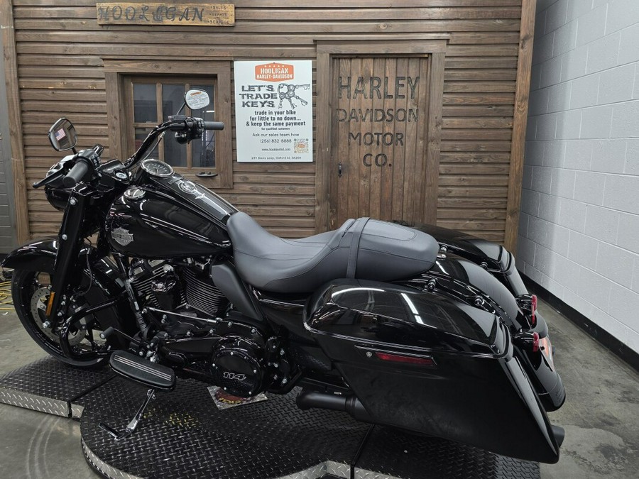 2025 Harley-Davidson® Road King™ Special – Blacked-Out Touring
