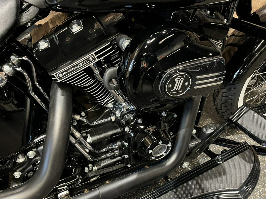 2017 Harley-Davidson® Softail Slim® S Vivid Black FLSS