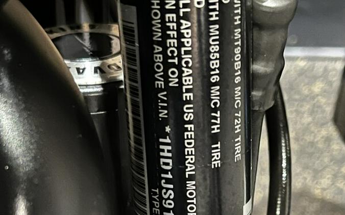 2017 Harley-Davidson® Softail Slim® S Vivid Black FLSS