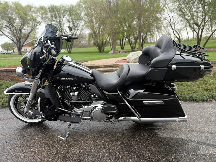 2018 Harley-Davidson® Ultra Limited Vivid Black