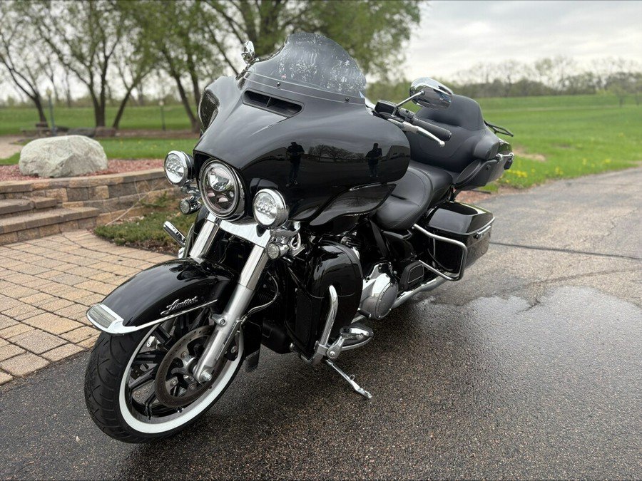 2018 Harley-Davidson® Ultra Limited Vivid Black