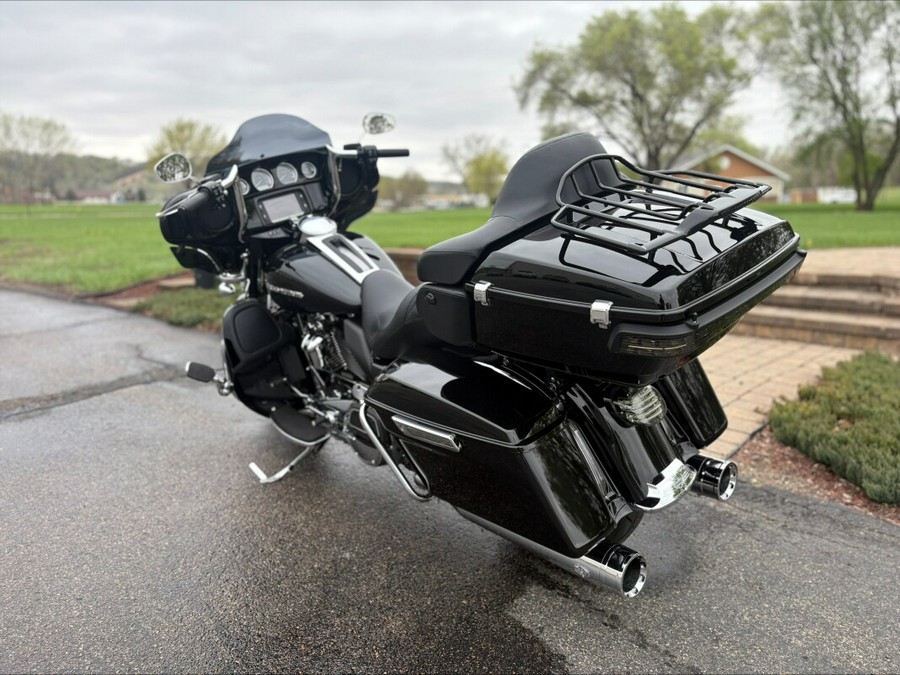 2018 Harley-Davidson® Ultra Limited Vivid Black