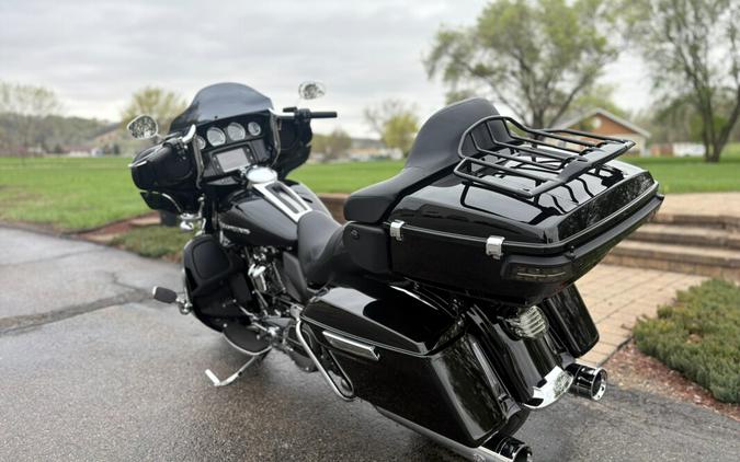 2018 Harley-Davidson® Ultra Limited Vivid Black