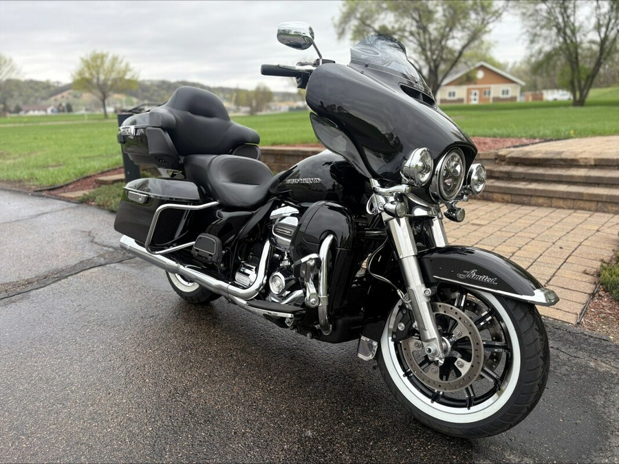 2018 Harley-Davidson® Ultra Limited Vivid Black