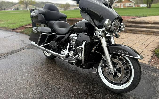 2018 Harley-Davidson® Ultra Limited Vivid Black