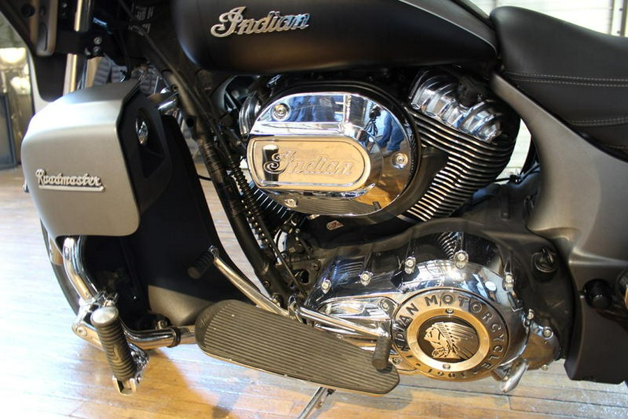 2020 Indian Motorcycle® Roadmaster® Titanium Smoke/Thunder Black Smoke