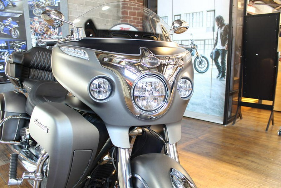 2020 Indian Motorcycle® Roadmaster® Titanium Smoke/Thunder Black Smoke