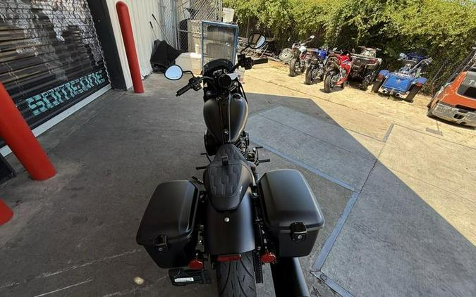 2025 Indian Motorcycle® Sport Chief RT Black Smoke