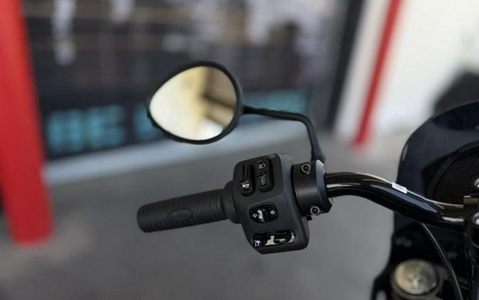 2025 Indian Motorcycle® Sport Chief RT Black Smoke