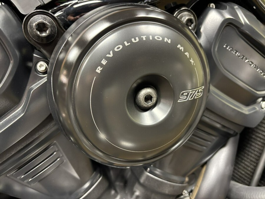 RH975 2025 Nightster™