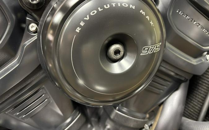 RH975 2025 Nightster™