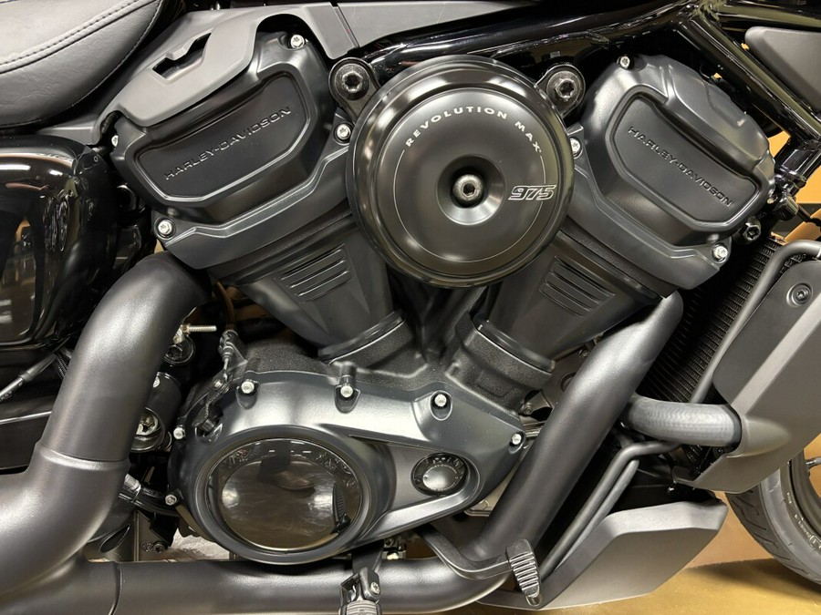 RH975 2025 Nightster™