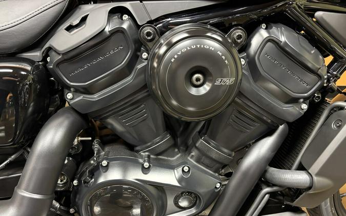 RH975 2025 Nightster™