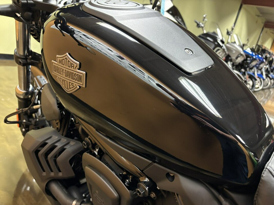 RH975 2025 Nightster™