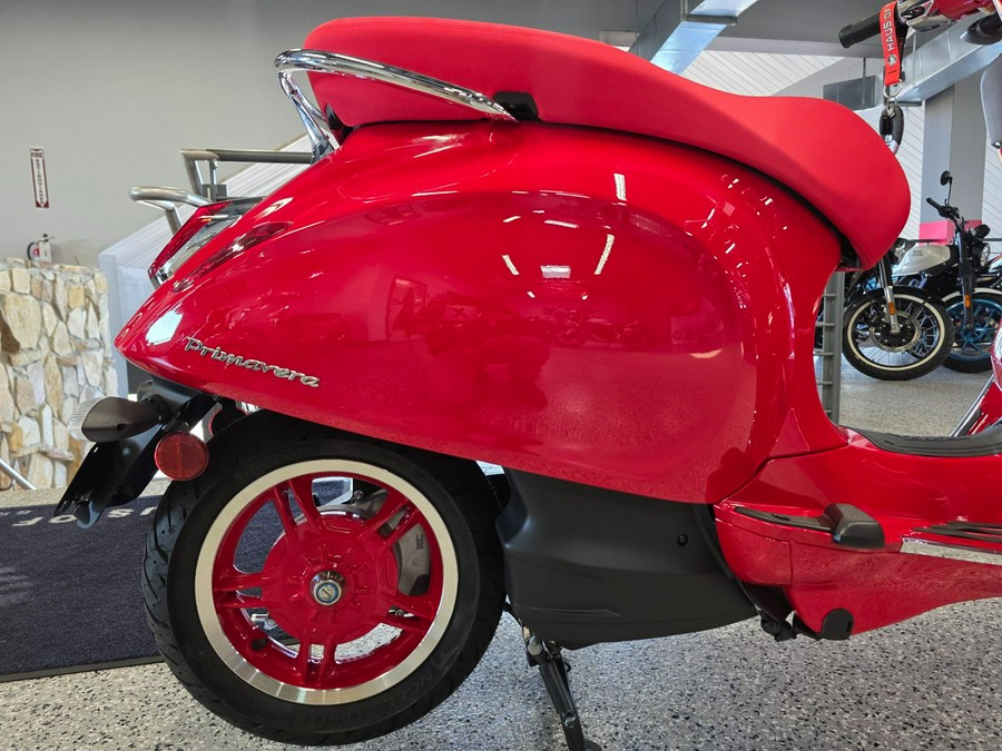2025 Vespa Elettrica Red 70