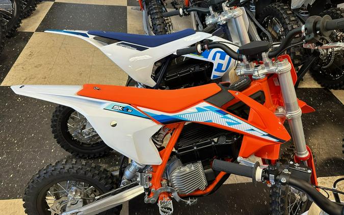 2023 KTM SX-E 3 First Look [Just In Time For Christmas]