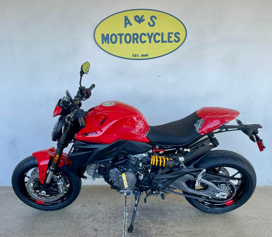 2026 Ducati MONSTER PLUS