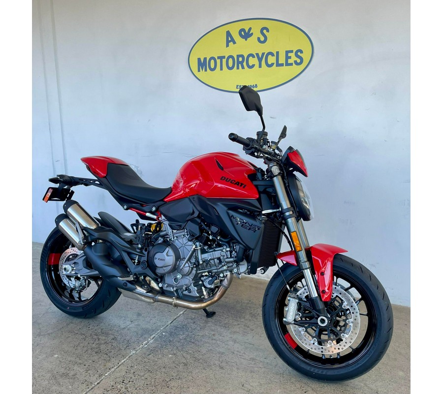 2026 Ducati MONSTER PLUS