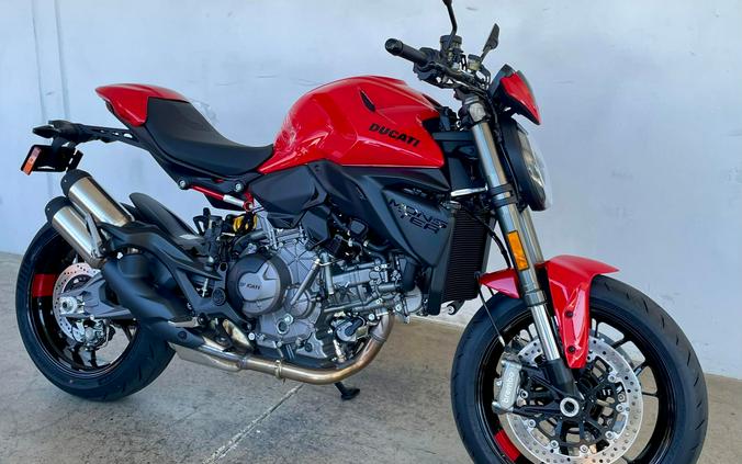2026 Ducati MONSTER PLUS