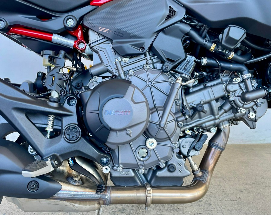 2026 Ducati MONSTER PLUS